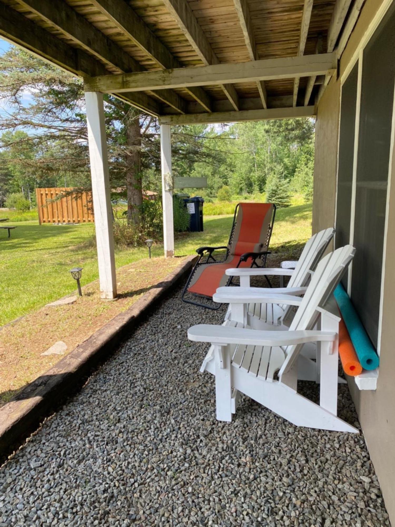Our Place Up North Bnb ハンツビル エクステリア 写真
