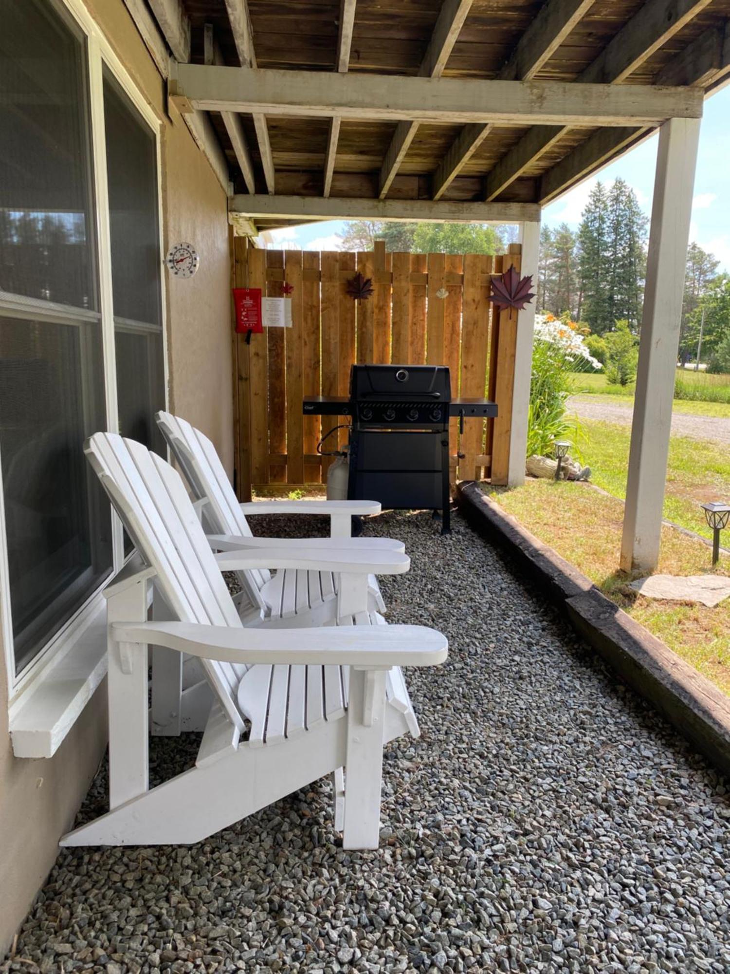 Our Place Up North Bnb ハンツビル エクステリア 写真