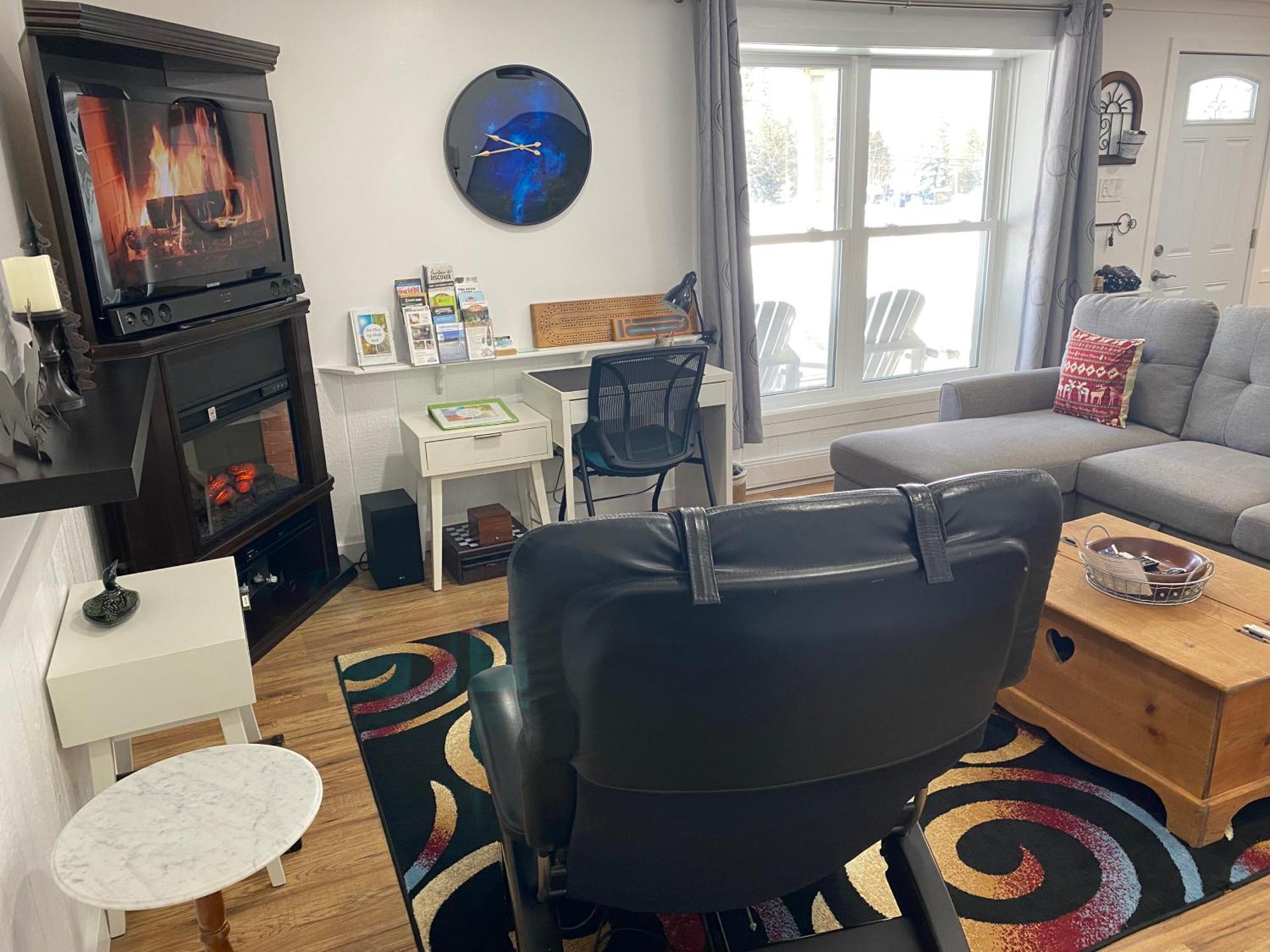 Our Place Up North Bnb ハンツビル エクステリア 写真