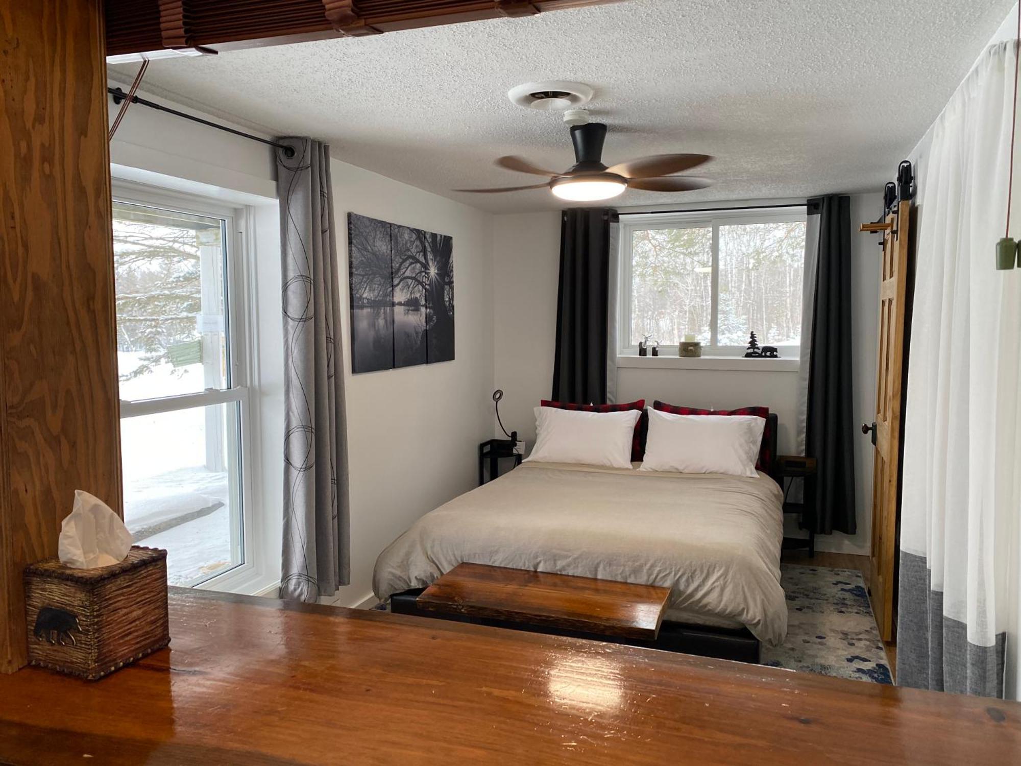 Our Place Up North Bnb ハンツビル エクステリア 写真
