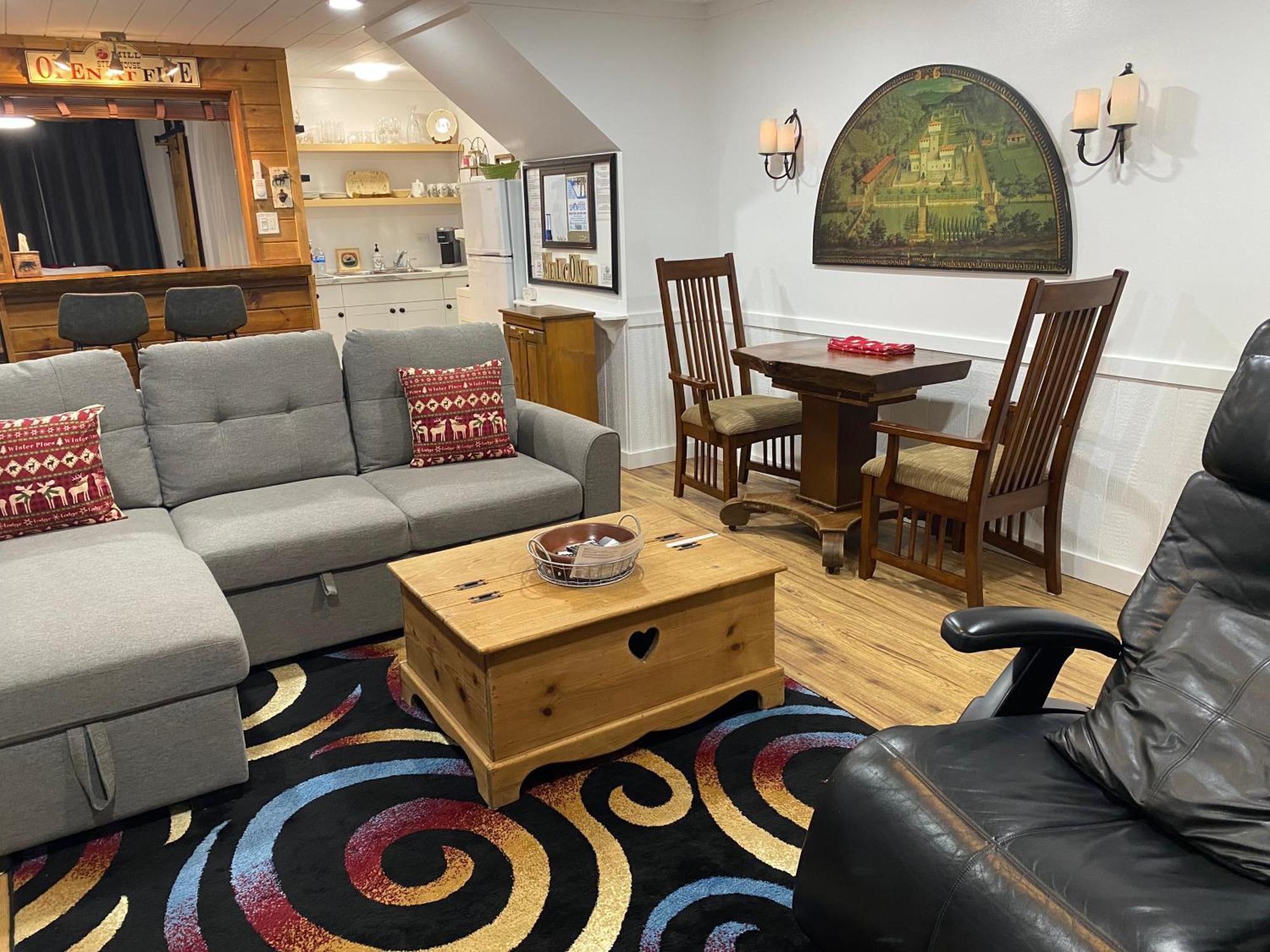 Our Place Up North Bnb ハンツビル エクステリア 写真