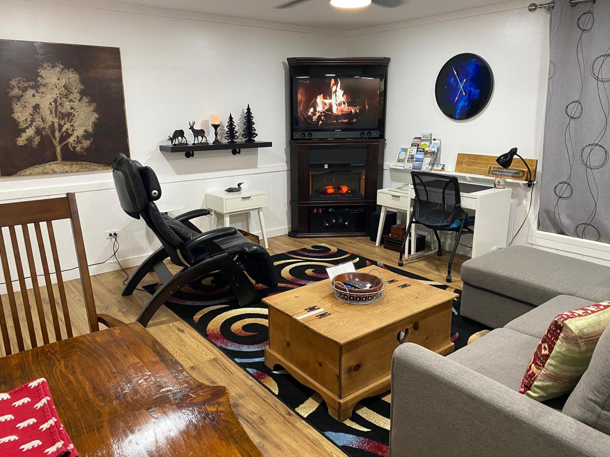 Our Place Up North Bnb ハンツビル エクステリア 写真
