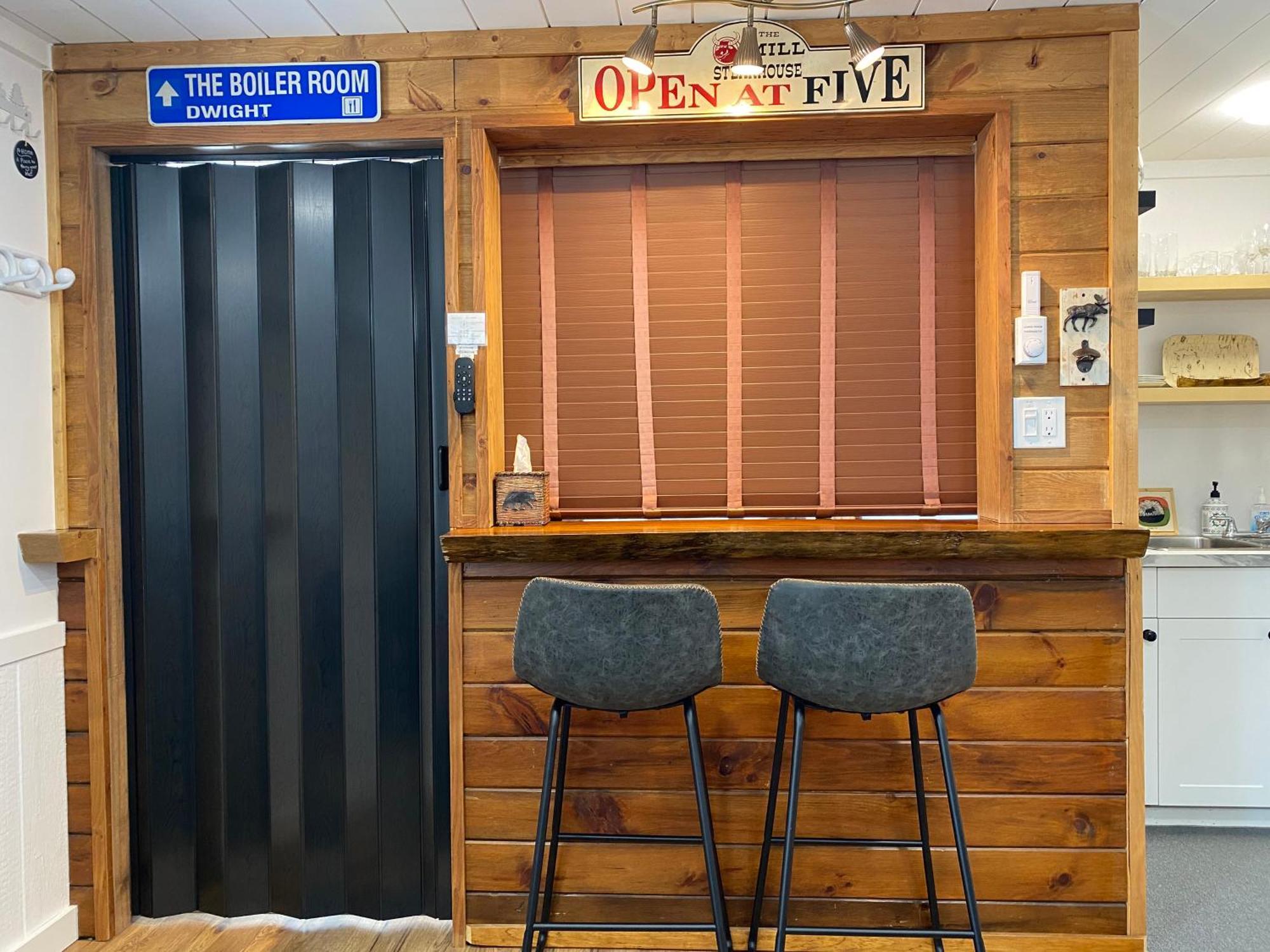 Our Place Up North Bnb ハンツビル エクステリア 写真