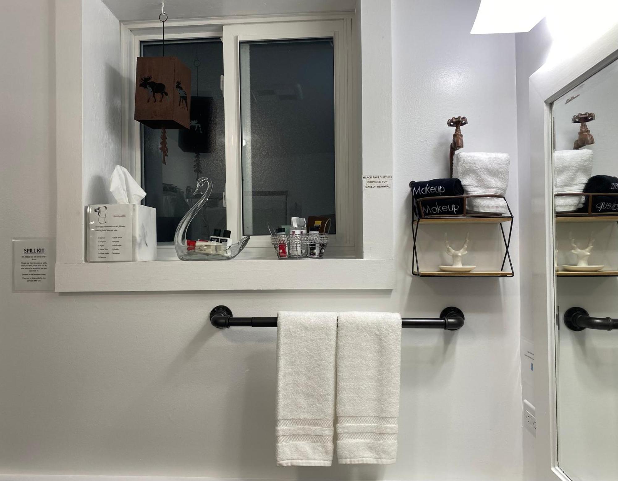 Our Place Up North Bnb ハンツビル エクステリア 写真