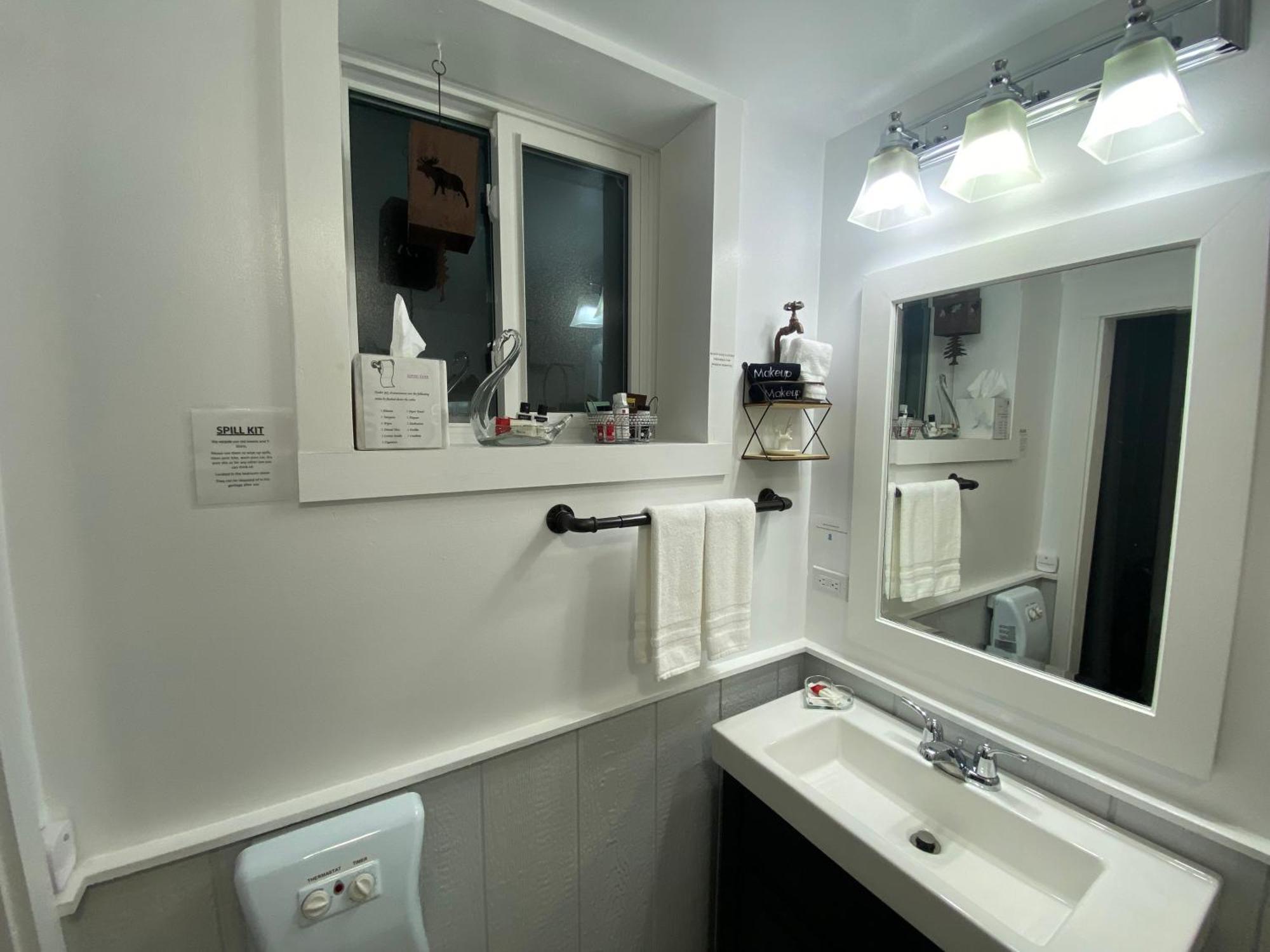 Our Place Up North Bnb ハンツビル エクステリア 写真